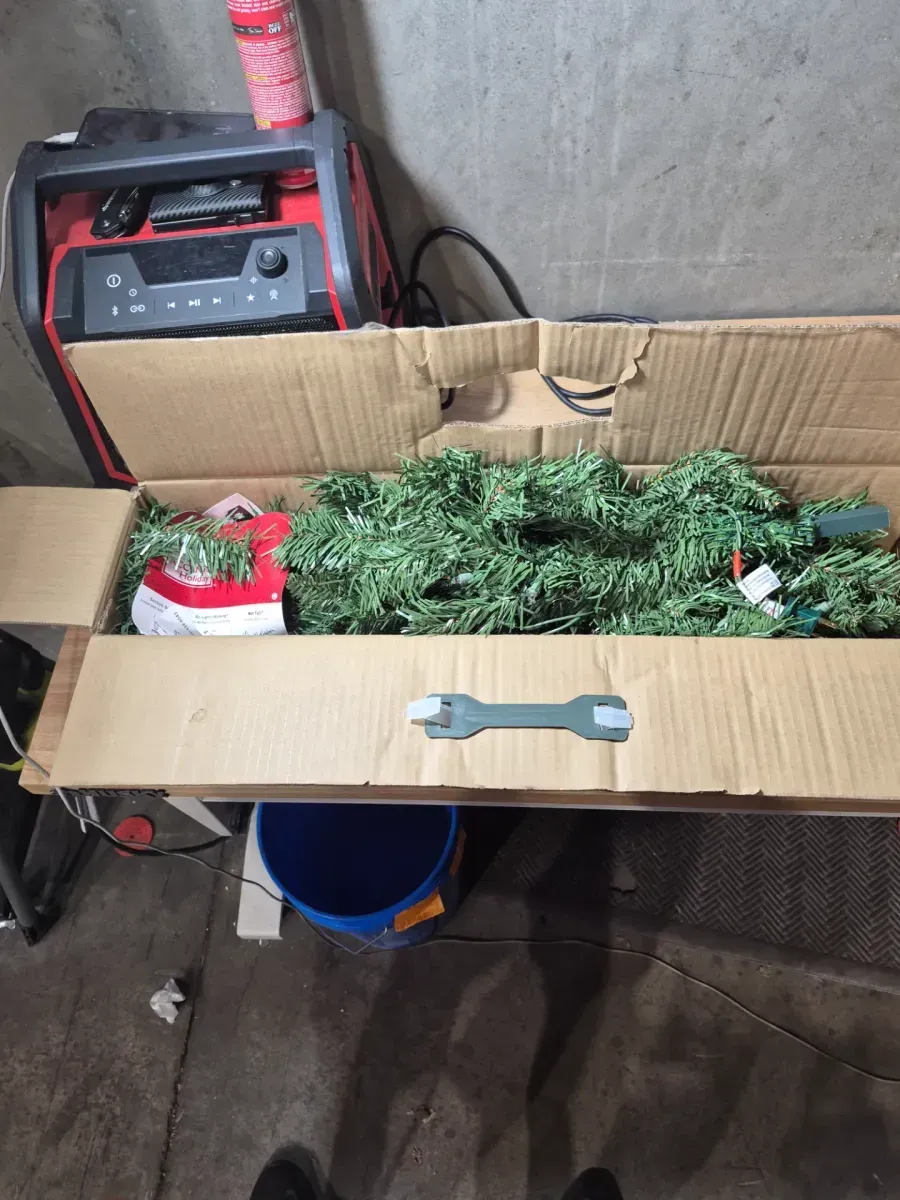 4.5 ft. Pre-Lit Washington Fir Artificial Christmas Tree with 600 Clear Lights - image 2