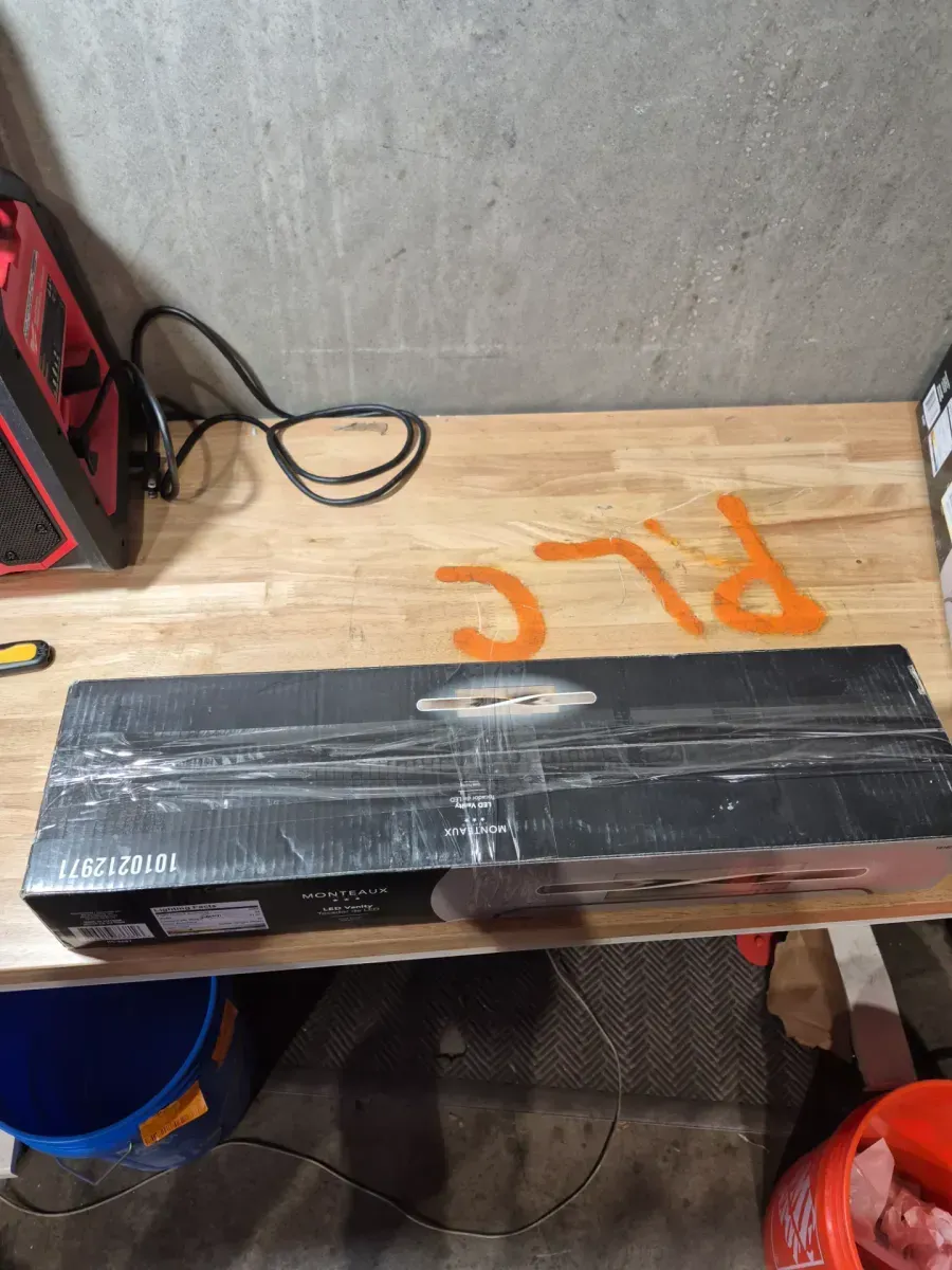 24 in. Integrated LED Gold Bathroom Vanity Light Fixture - image 4