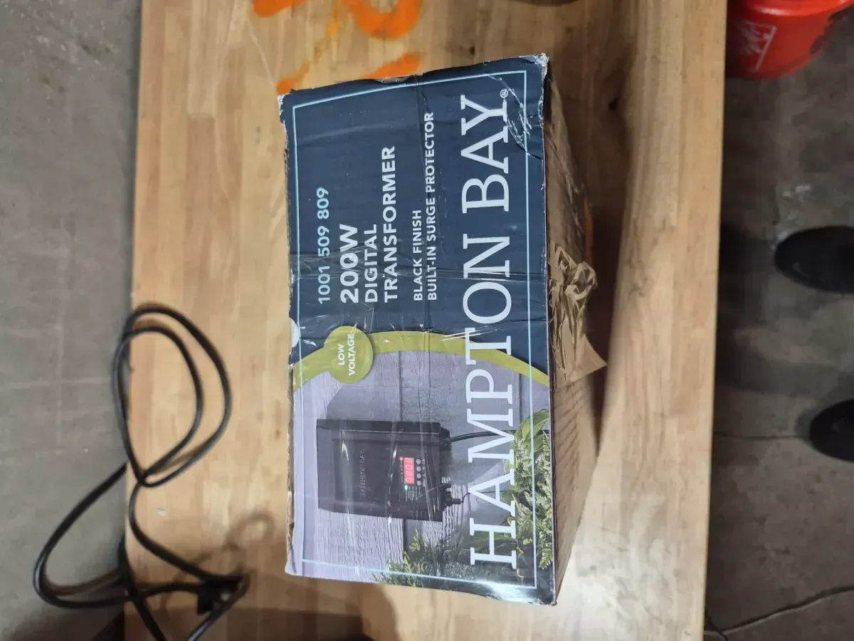 Low-Voltage 300-Watt Metal Landscape Lighting Transformer with Dusk to Dawn Sensor - image 4