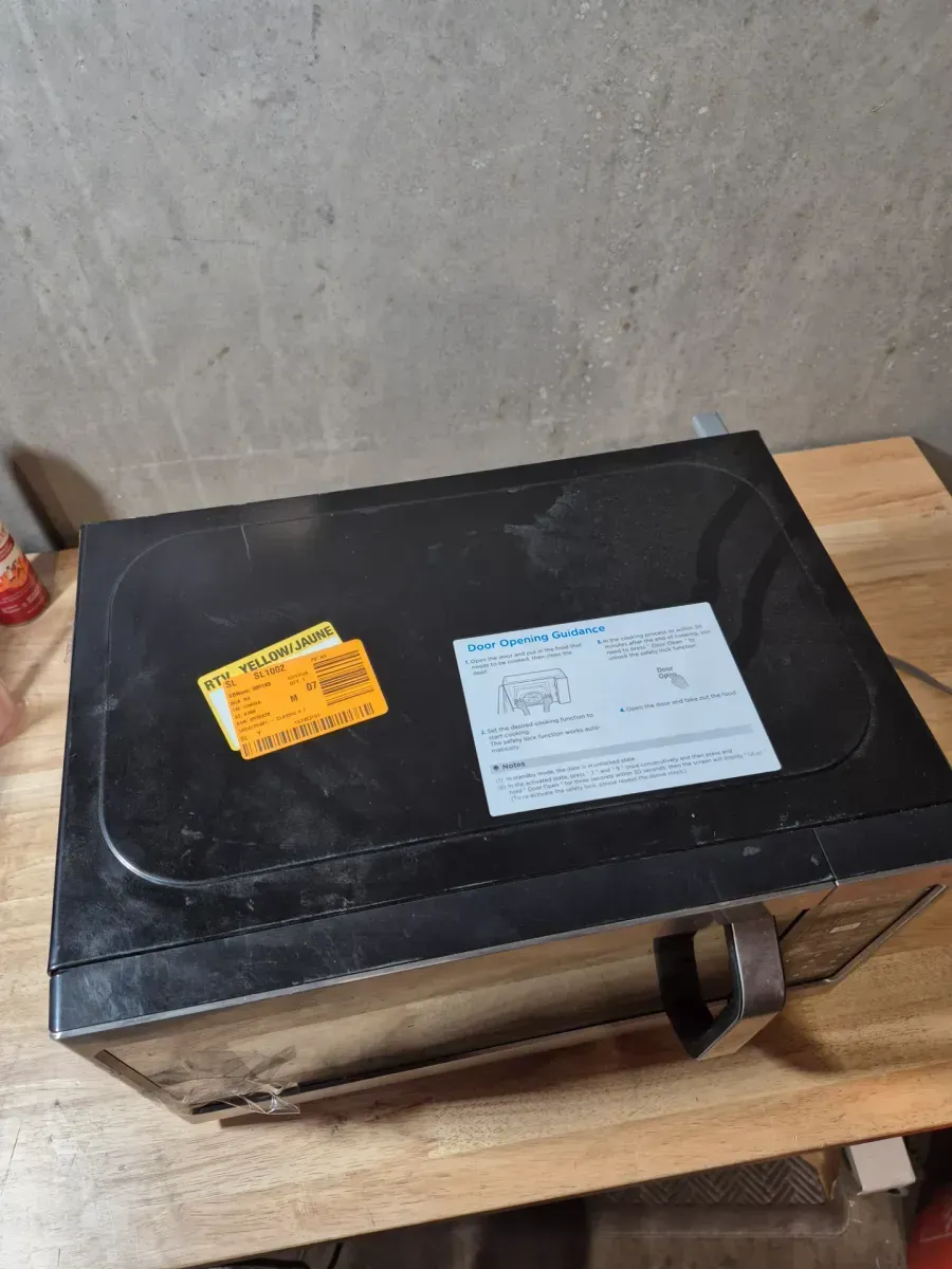 Classic 0.7 cu. Ft. Countertop Microwave in Brushed Stainless Steel - image 4