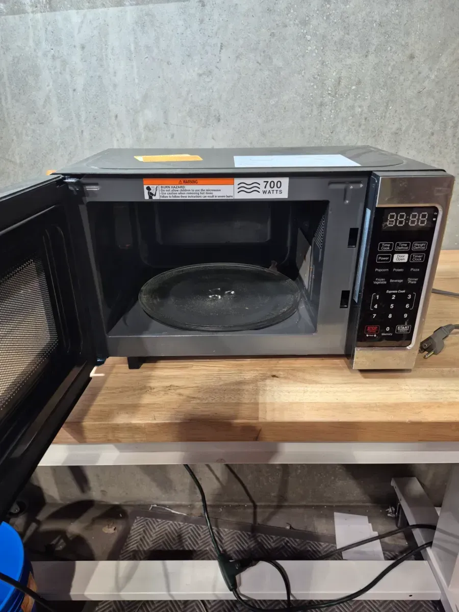 Classic 0.7 cu. Ft. Countertop Microwave in Brushed Stainless Steel - image 2