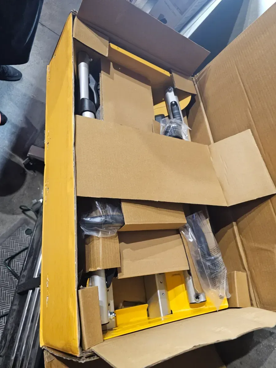 33 lbs. Heavy Duty Rolling Table Saw Stand with Quick-Connect Stand Brackets with 200lbs. Capacity - image 3