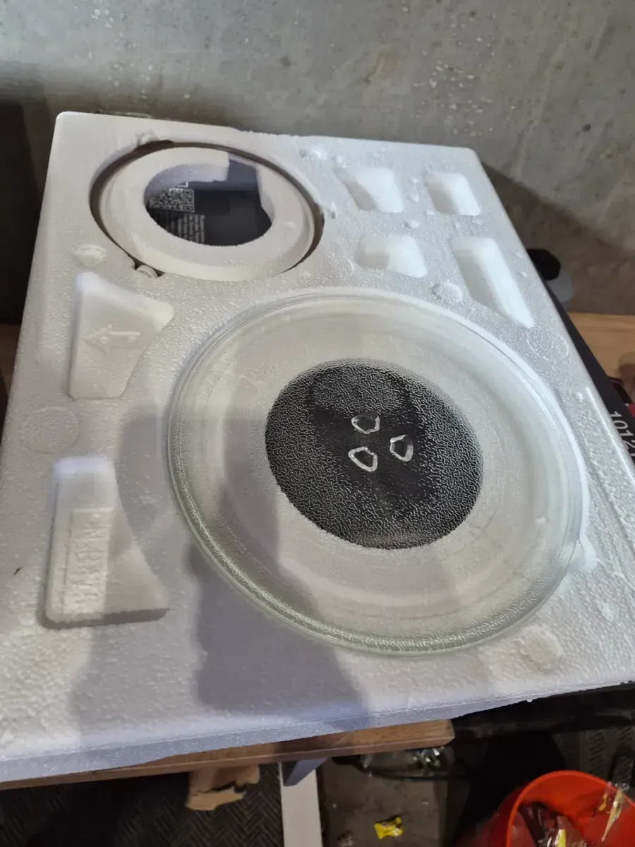 0.7 cu. ft. 700-Watt Countertop Microwave Oven in Brushed Stainless Steel - image 3