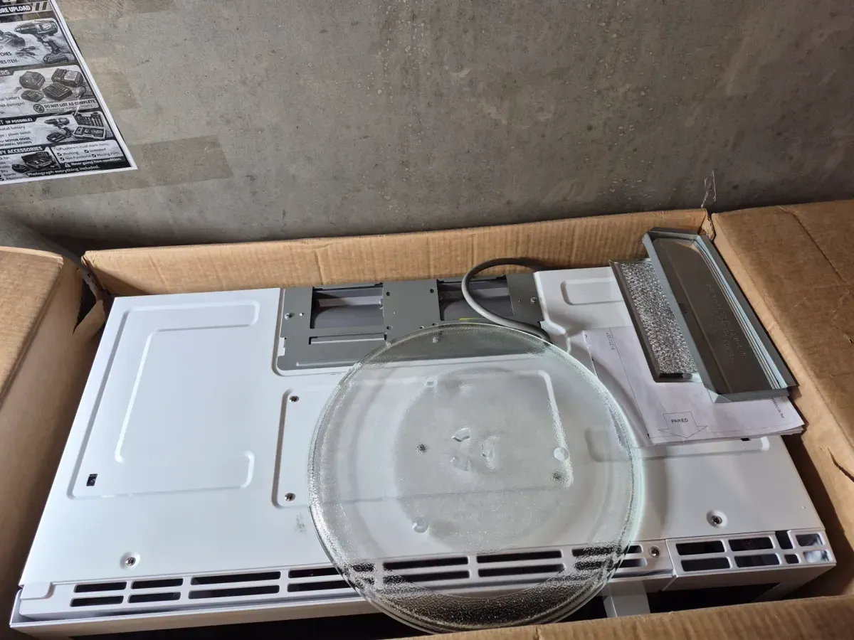 1.7 cu. ft. 1000-Watt Over the Range Microwave in White - image 2