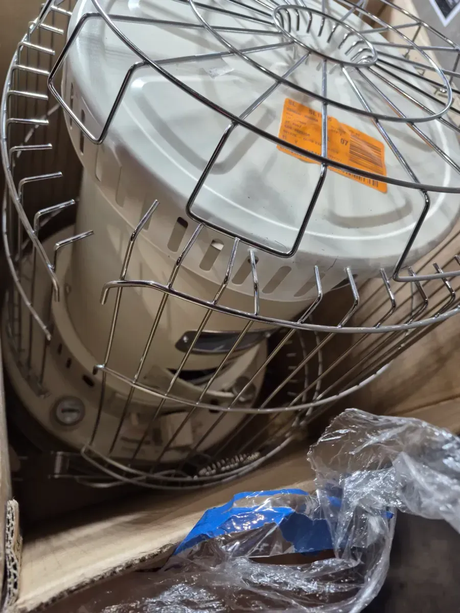 Portable Convection Kerosene Heater Provides 23,800 Btu's of Warmth - image 4