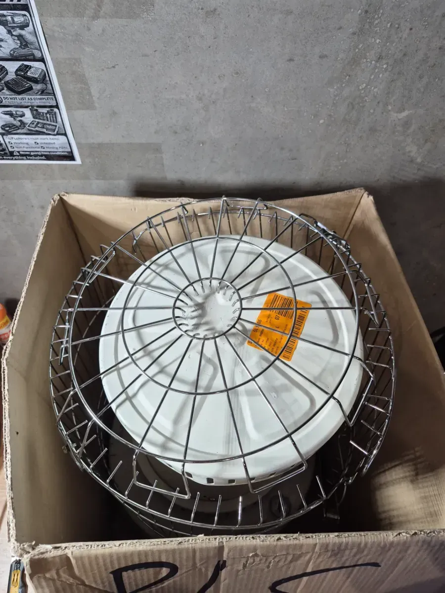 Portable Convection Kerosene Heater Provides 23,800 Btu's of Warmth - image 2