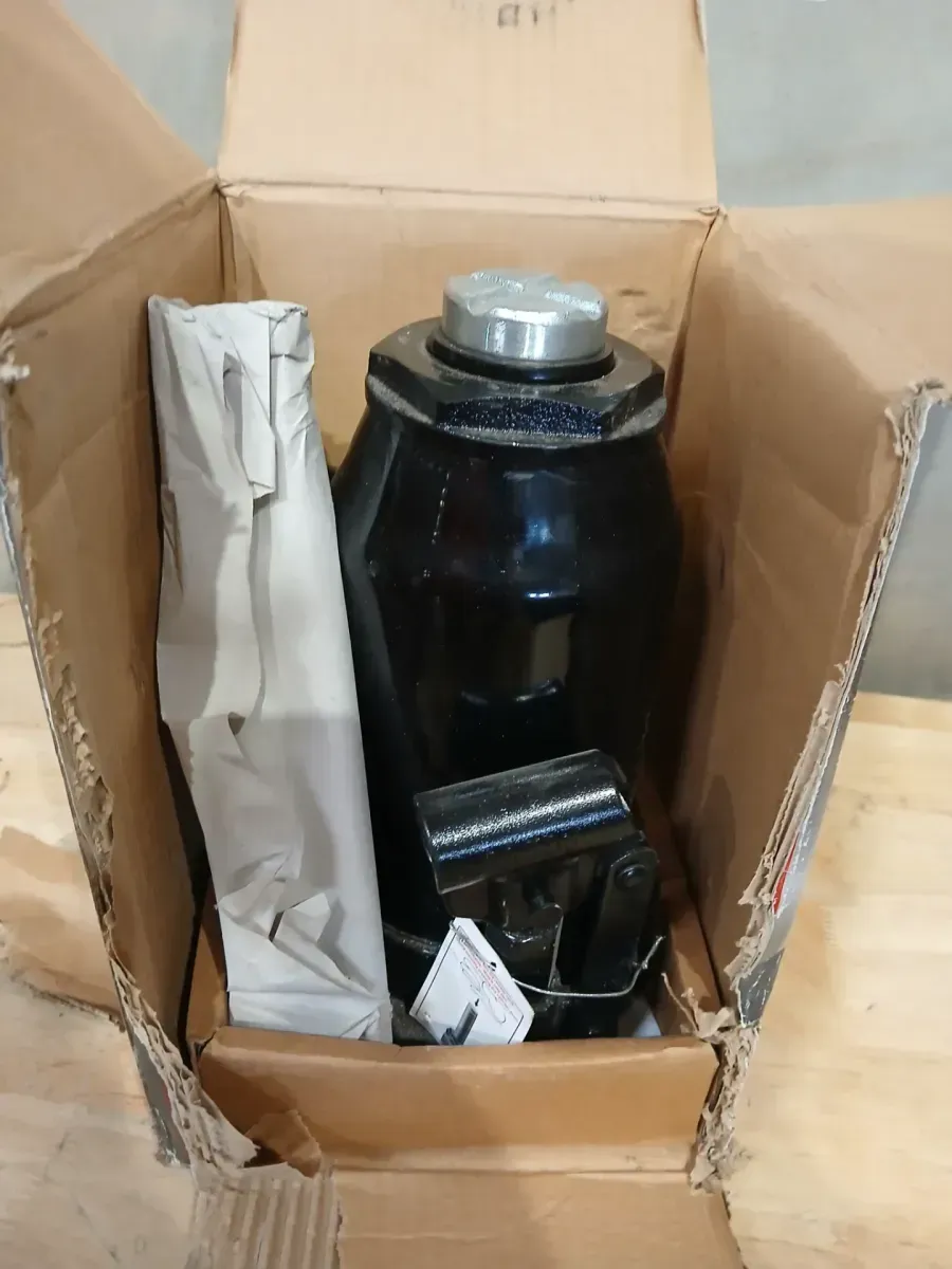 Husky 20-Ton Hydraulic Bottle Car Jack - image 3