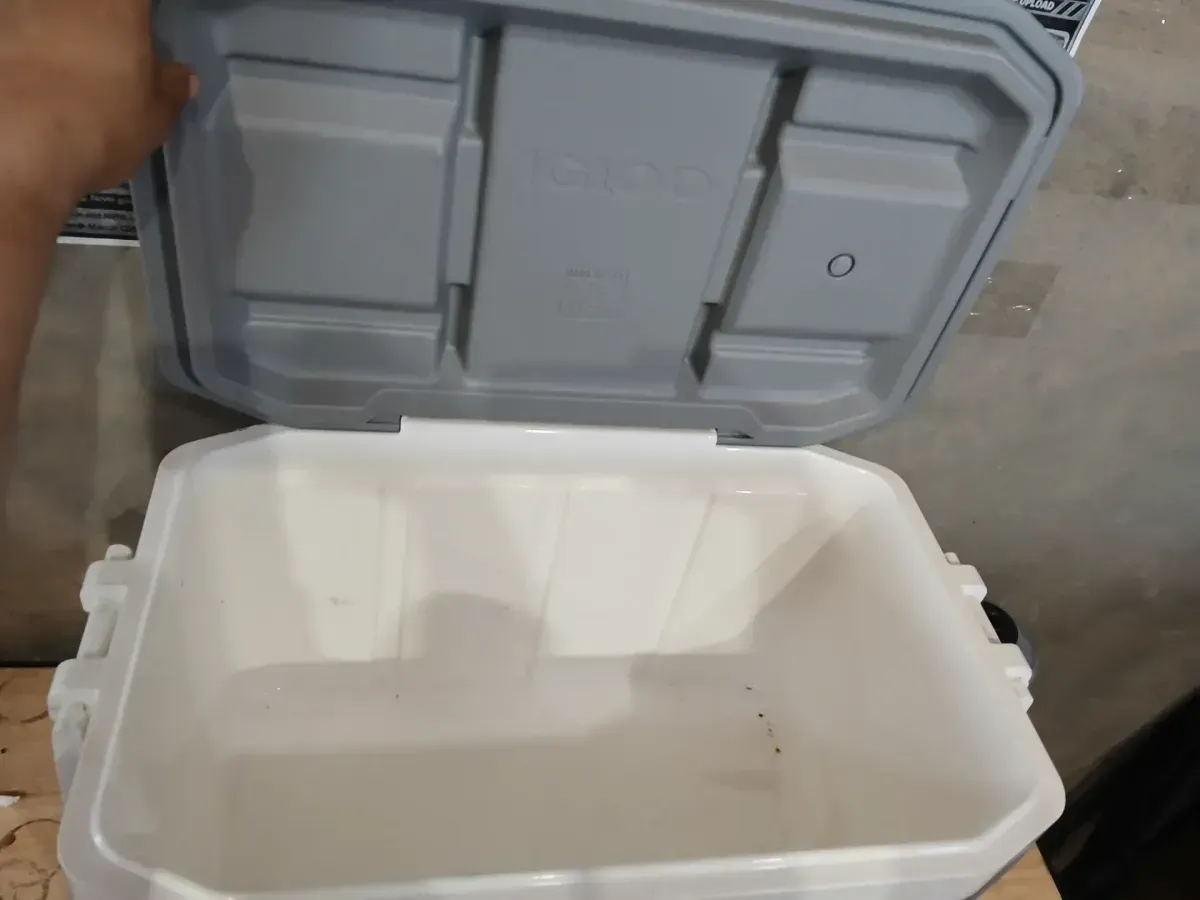 Profile II 50 Qt. Chest Cooler - image 4