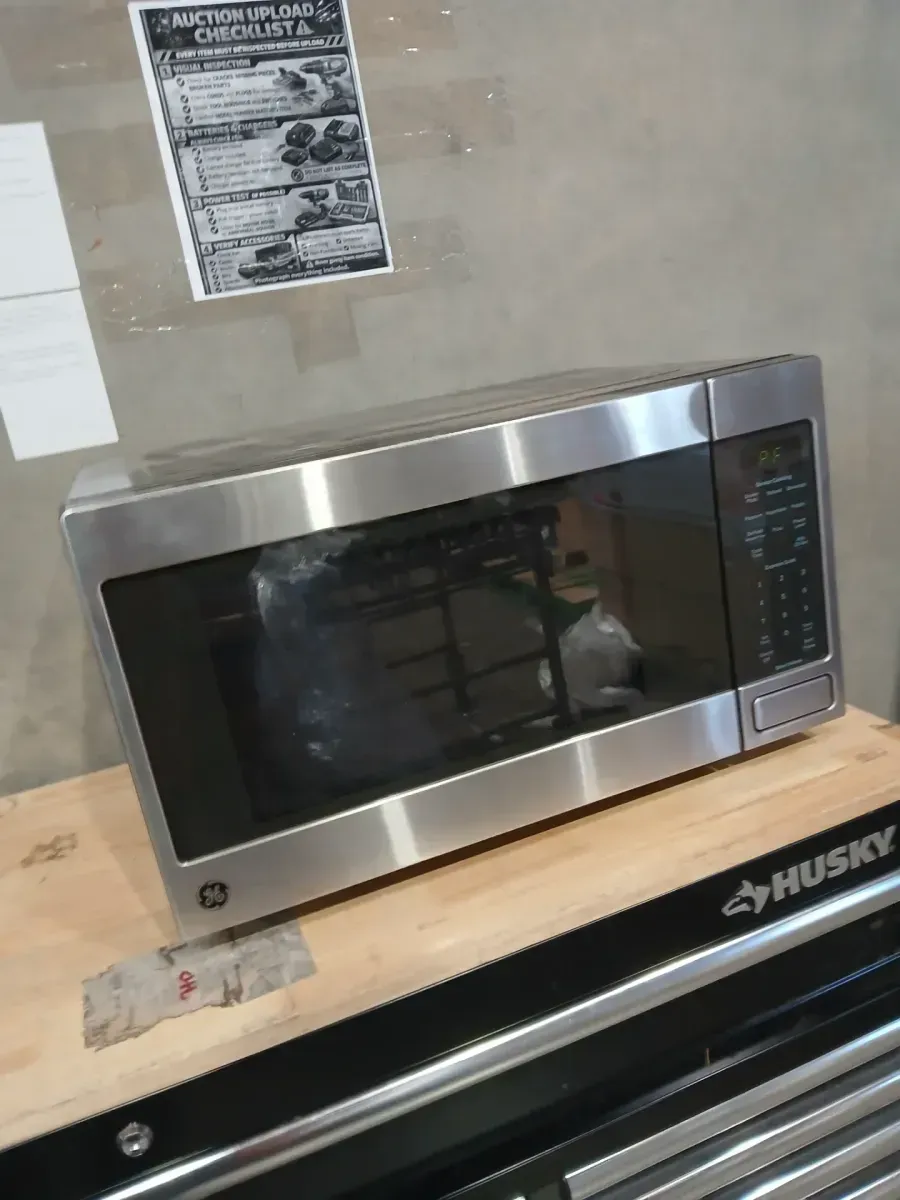 1.0 cu. ft. 1050-Watt Convection Countertop Microwave in Stainless Steel - image 3