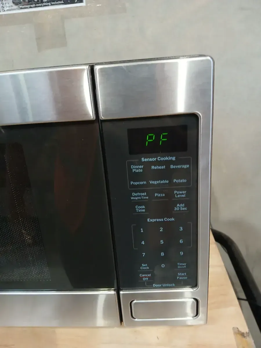 1.0 cu. ft. 1050-Watt Convection Countertop Microwave in Stainless Steel - image 4