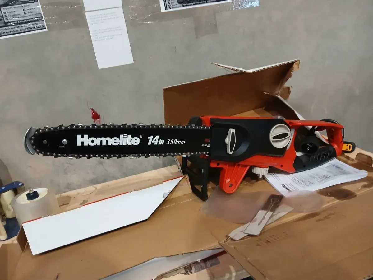 Homelite 9 amp electric chain saw (14 in. 9 Amp Electric Chainsaw) - image 5