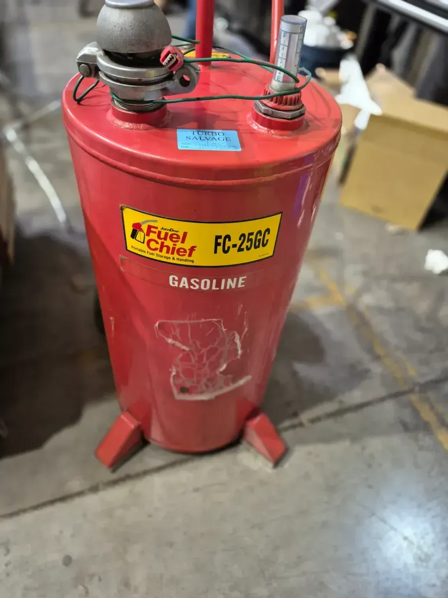  ZEELINE BY MILTON 25 gal fuel  - image 1