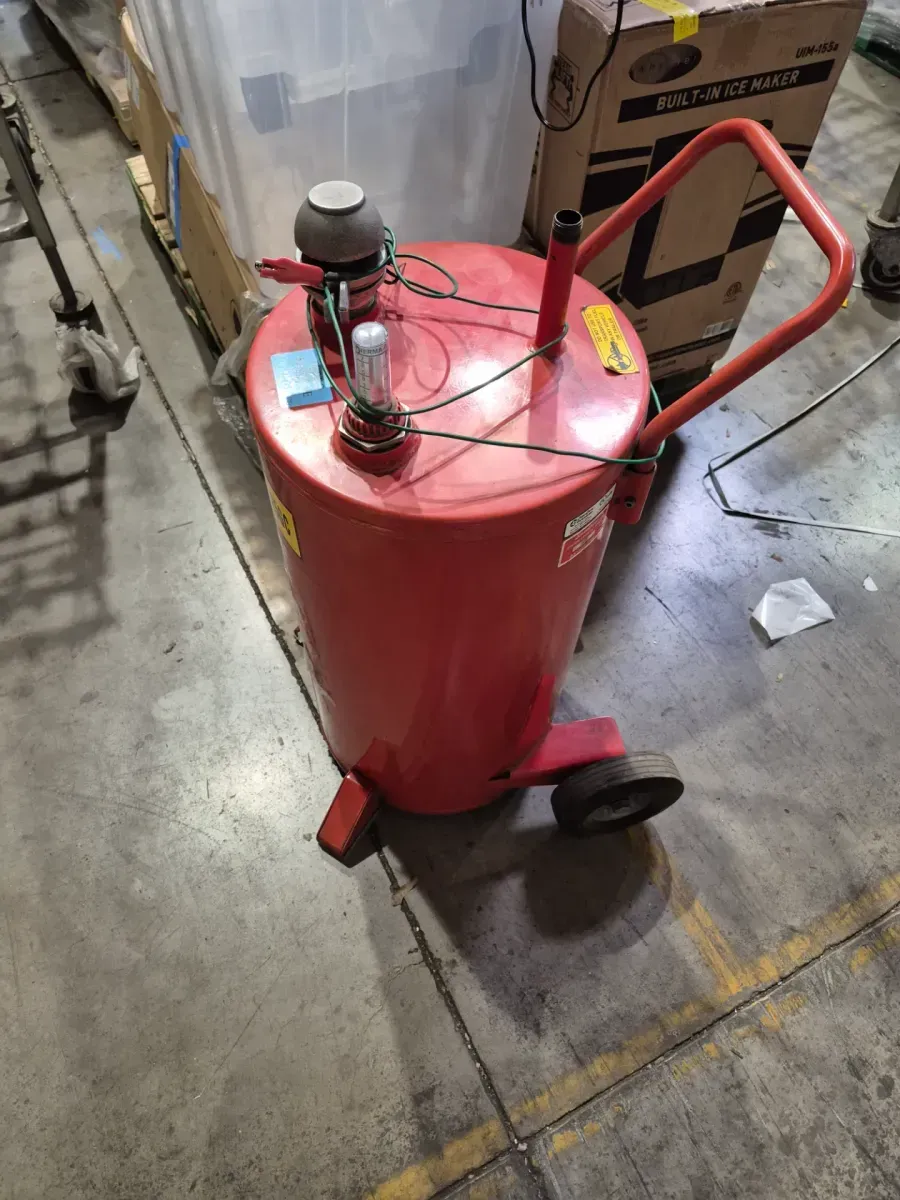  ZEELINE BY MILTON 25 gal fuel  - image 2