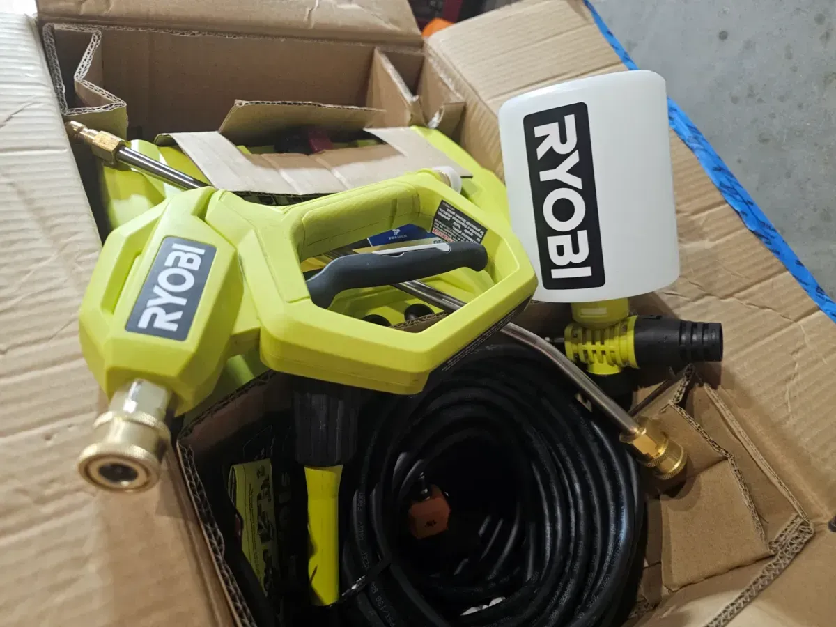 1200 PSI 1.8 GPM Cold Water Automotive High Flow Electric Pressure Washer Kit - image 4