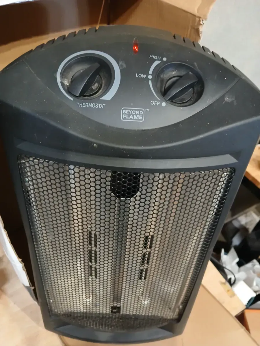 1500-Watt Black Electric Tower Quartz Infrared Space Heater with Thermostat - image 5