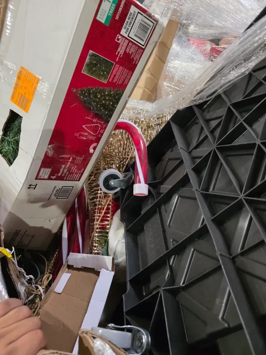 Pallet of Mixed Christmas & Holiday Decorations - image 3