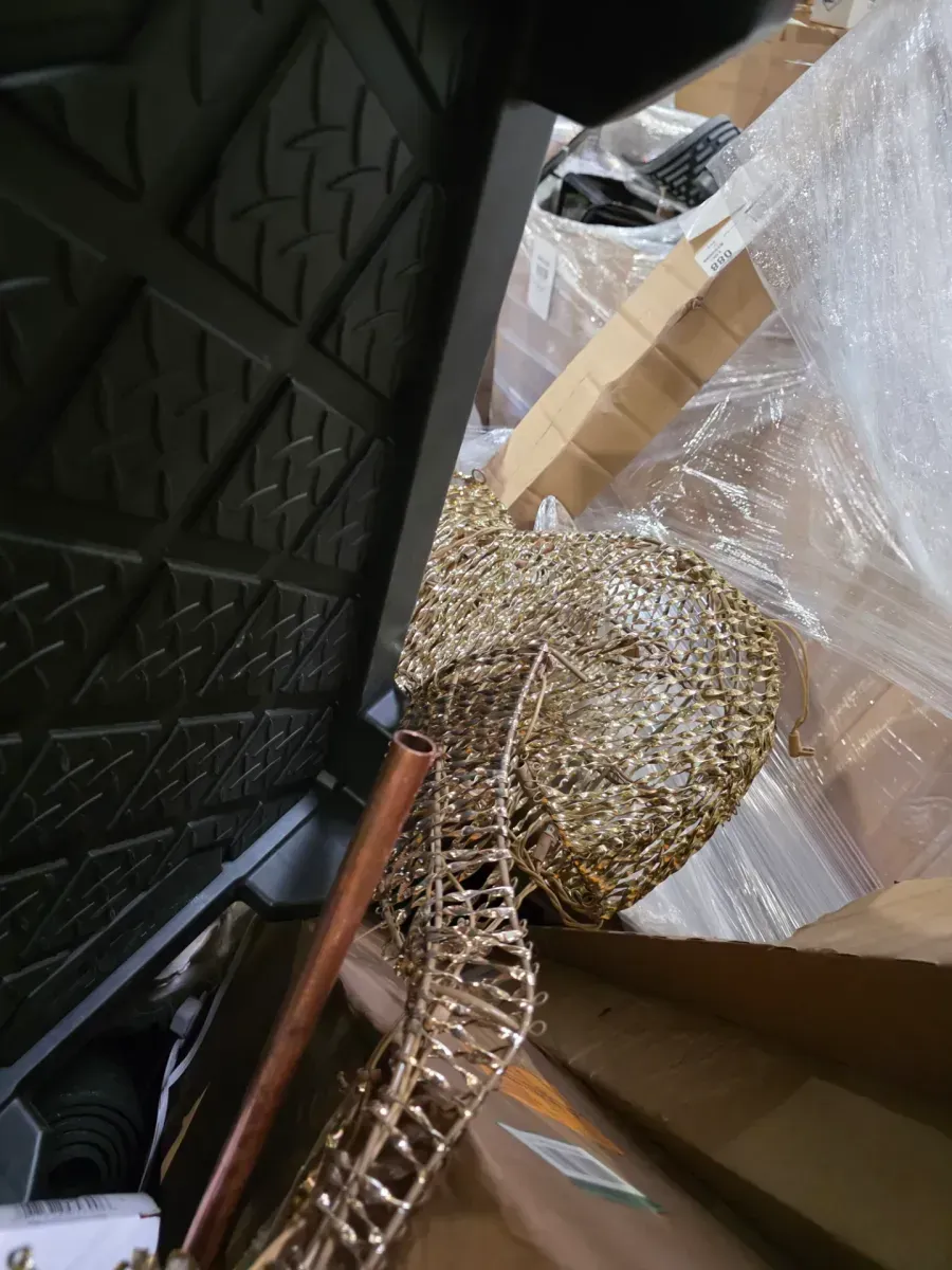 Pallet of Mixed Christmas & Holiday Decorations - image 4