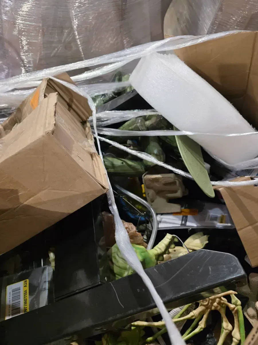 Pallet of Mixed Home & Seasonal Decor - image 3