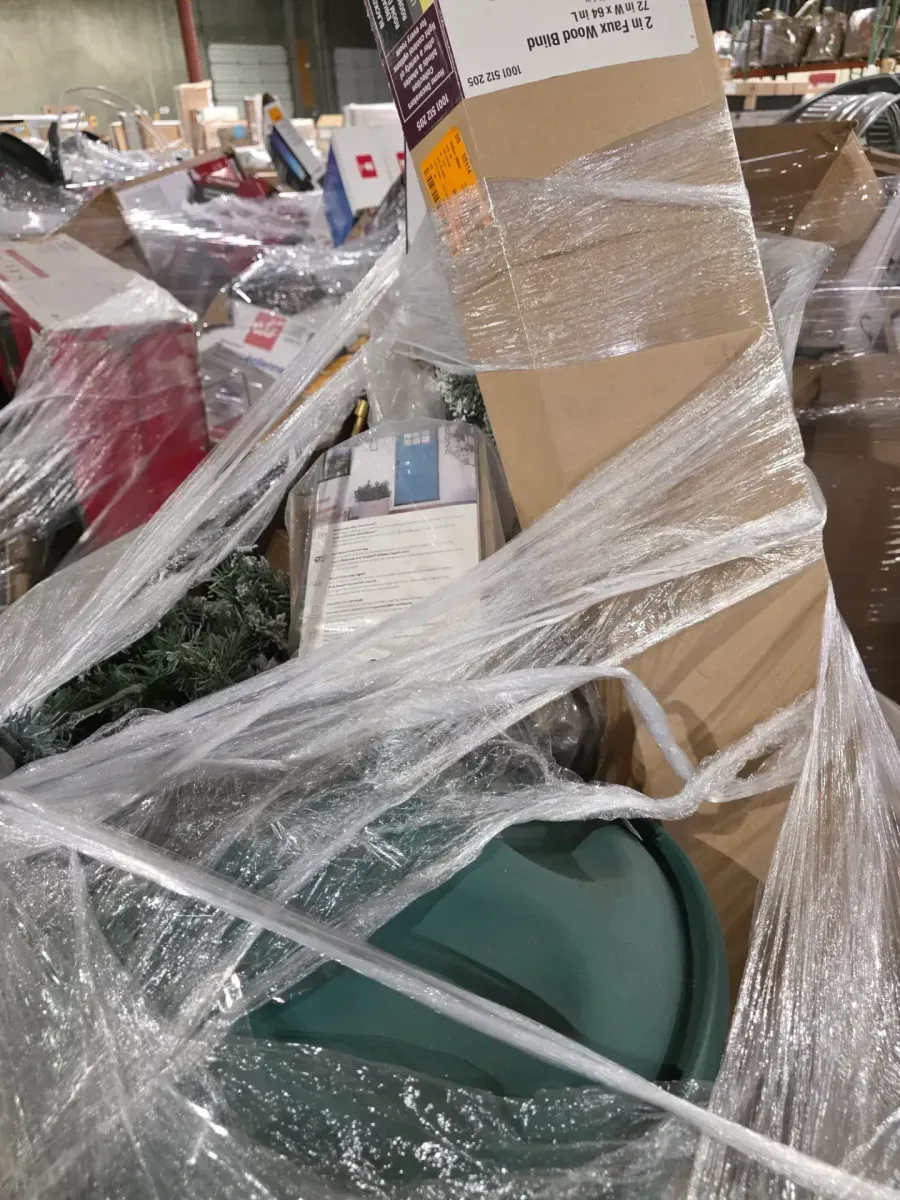 Mixed Home Decor & Window Treatments Pallet - image 3