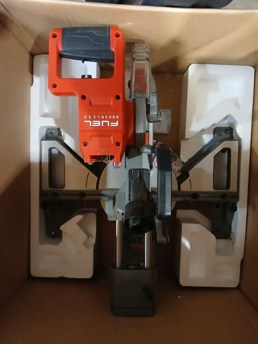 M18 FUEL 18V Lithium-Ion Brushless Cordless 7-1/4 in. Dual Bevel Sliding Compound Miter Saw (Tool-Only) - image 4