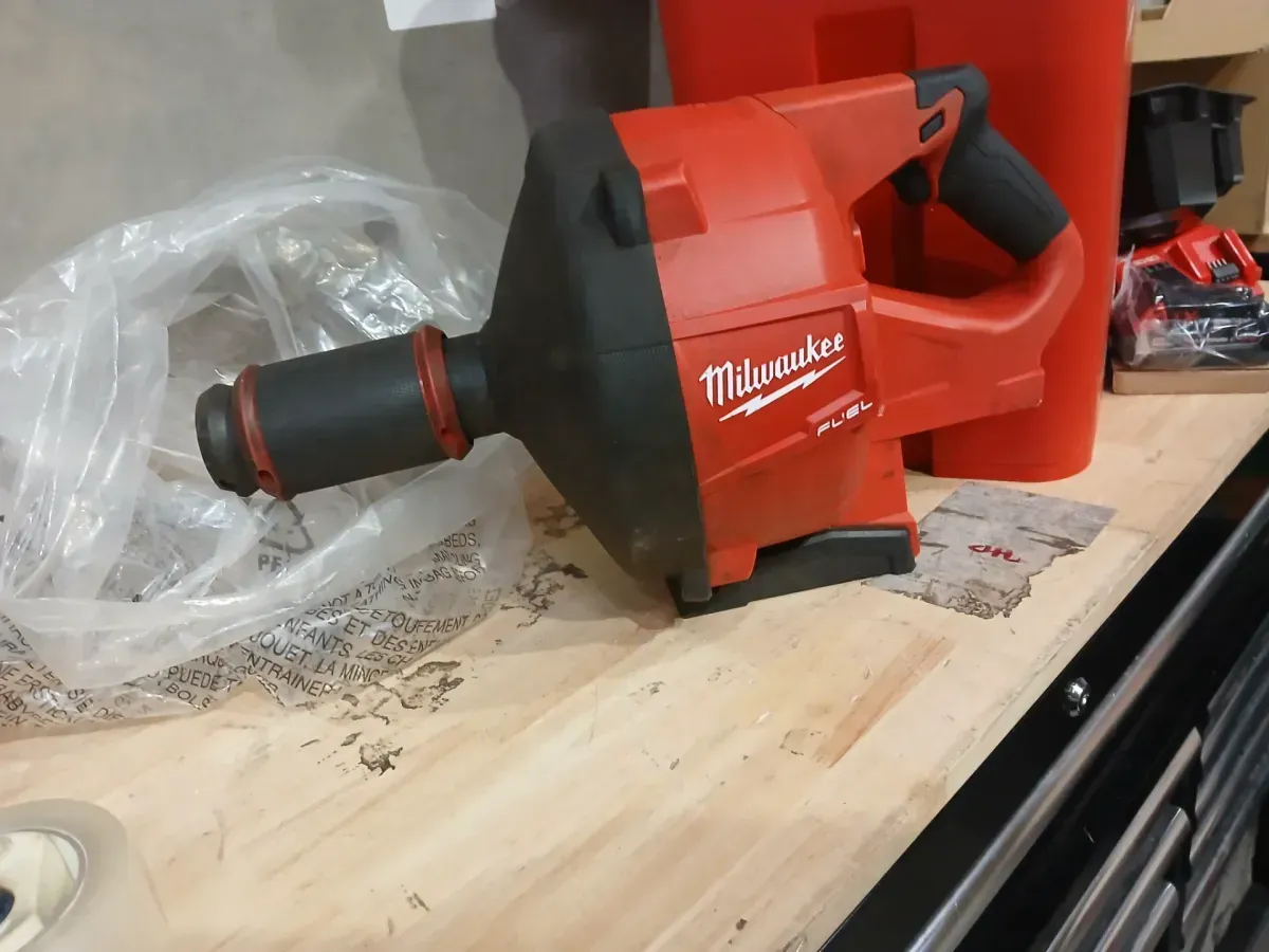 M18 FUEL 18-Volt Lithium-Iron Cordless Plumbing Drain Snake Auger Kit with w/ CABLE DRIVE & 5/16 in. x 35 ft. Cable - image 2