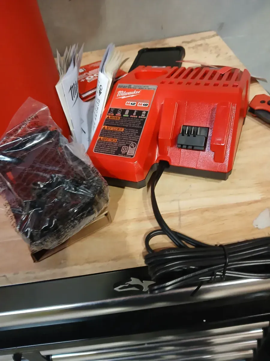 M18 FUEL 18-Volt Lithium-Iron Cordless Plumbing Drain Snake Auger Kit with w/ CABLE DRIVE & 5/16 in. x 35 ft. Cable - image 4