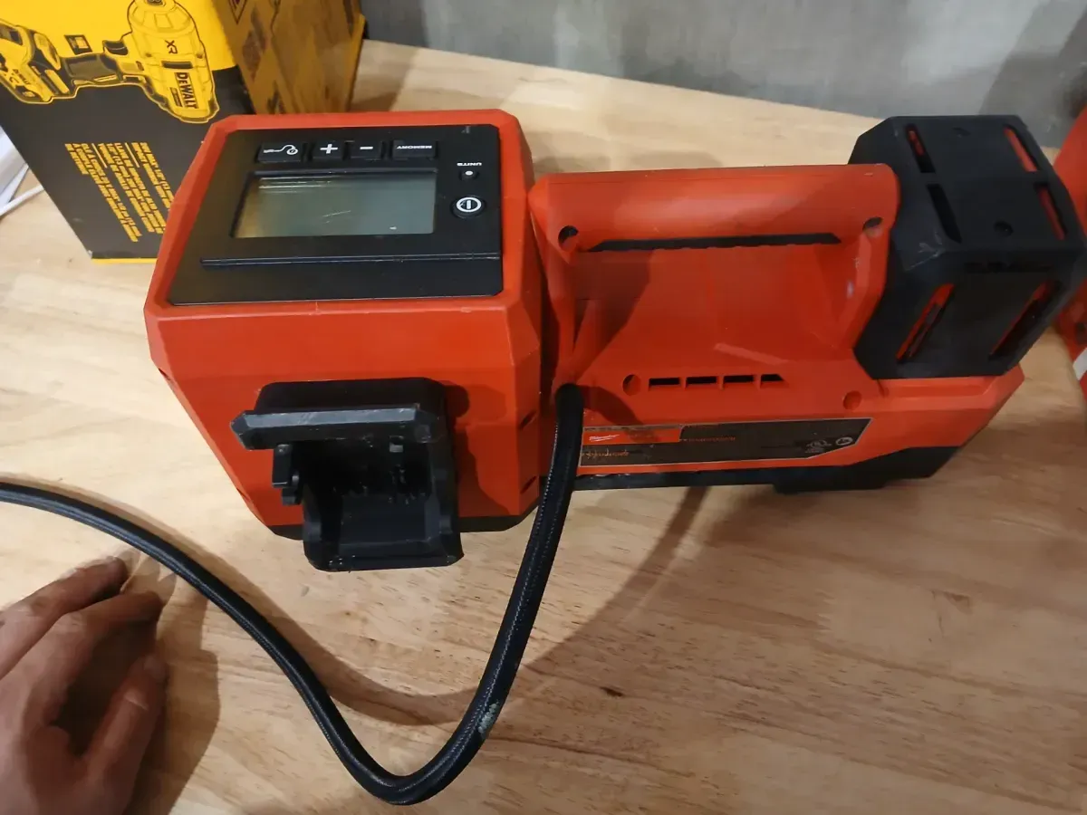 M18 18-Volt Lithium-Ion Cordless Electric Portable Inflator (Tool-Only) - image 3