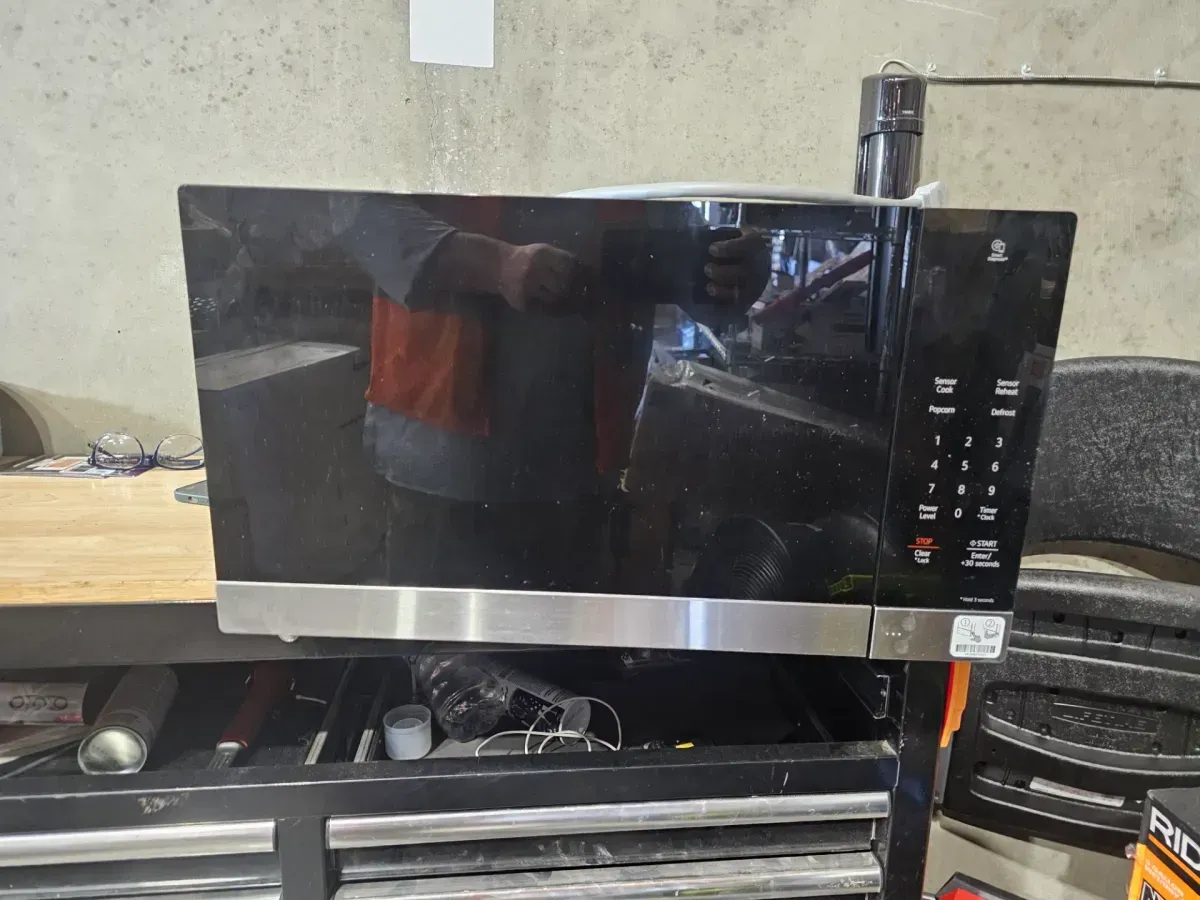 LG NeoChef 1.5 cu. ft. 1100-Watt Countertop Microwave in Stainless Steel with Smart Inverter - image 3