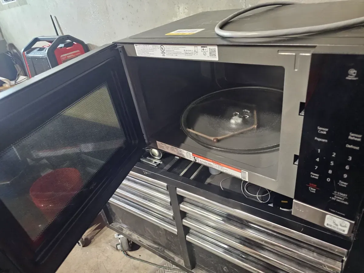 LG NeoChef 1.5 cu. ft. 1100-Watt Countertop Microwave in Stainless Steel with Smart Inverter - image 2