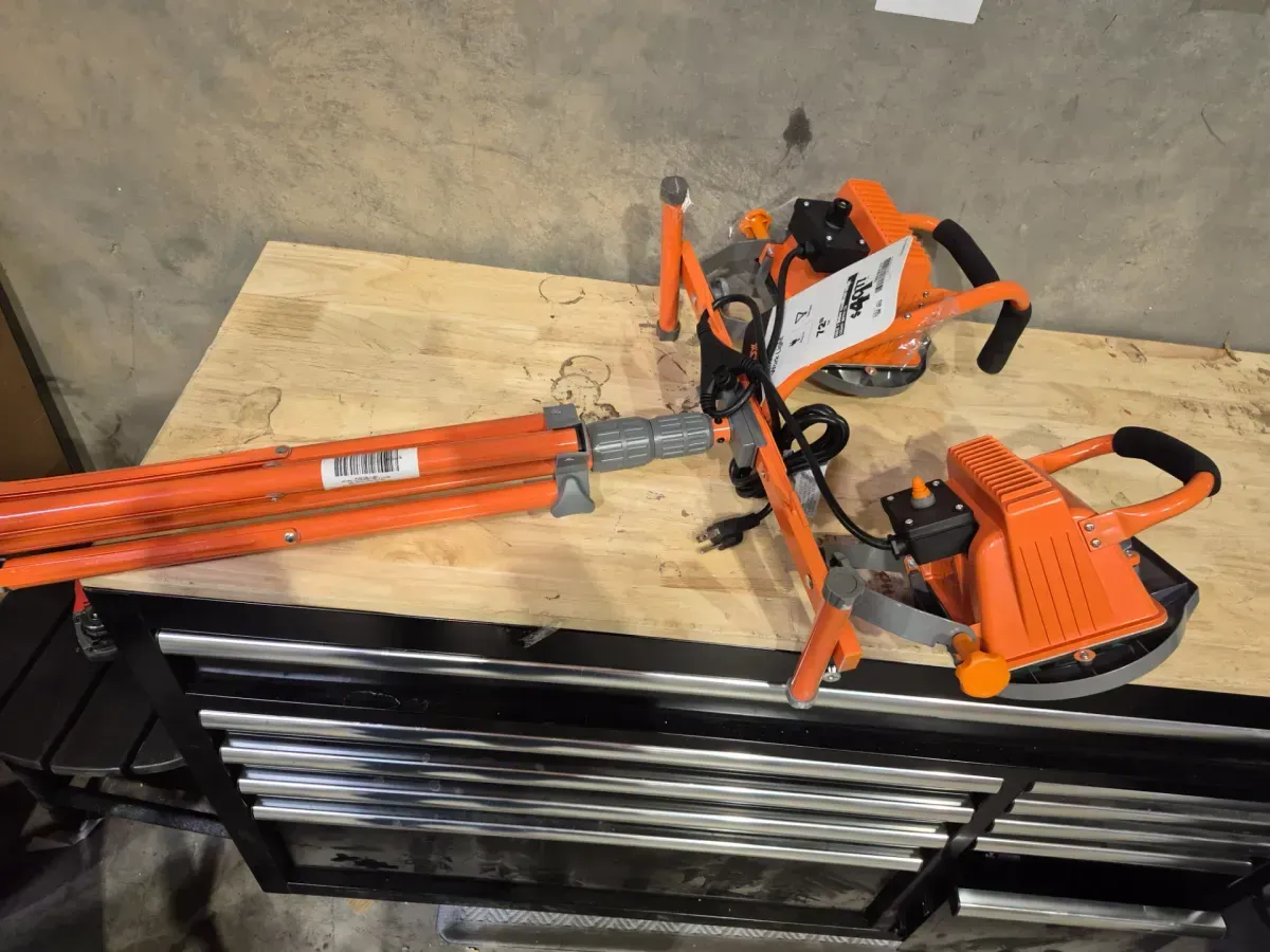 1200 watt tripod work light (10,000-Lumen Twin-Head LED Work Light) - image 2