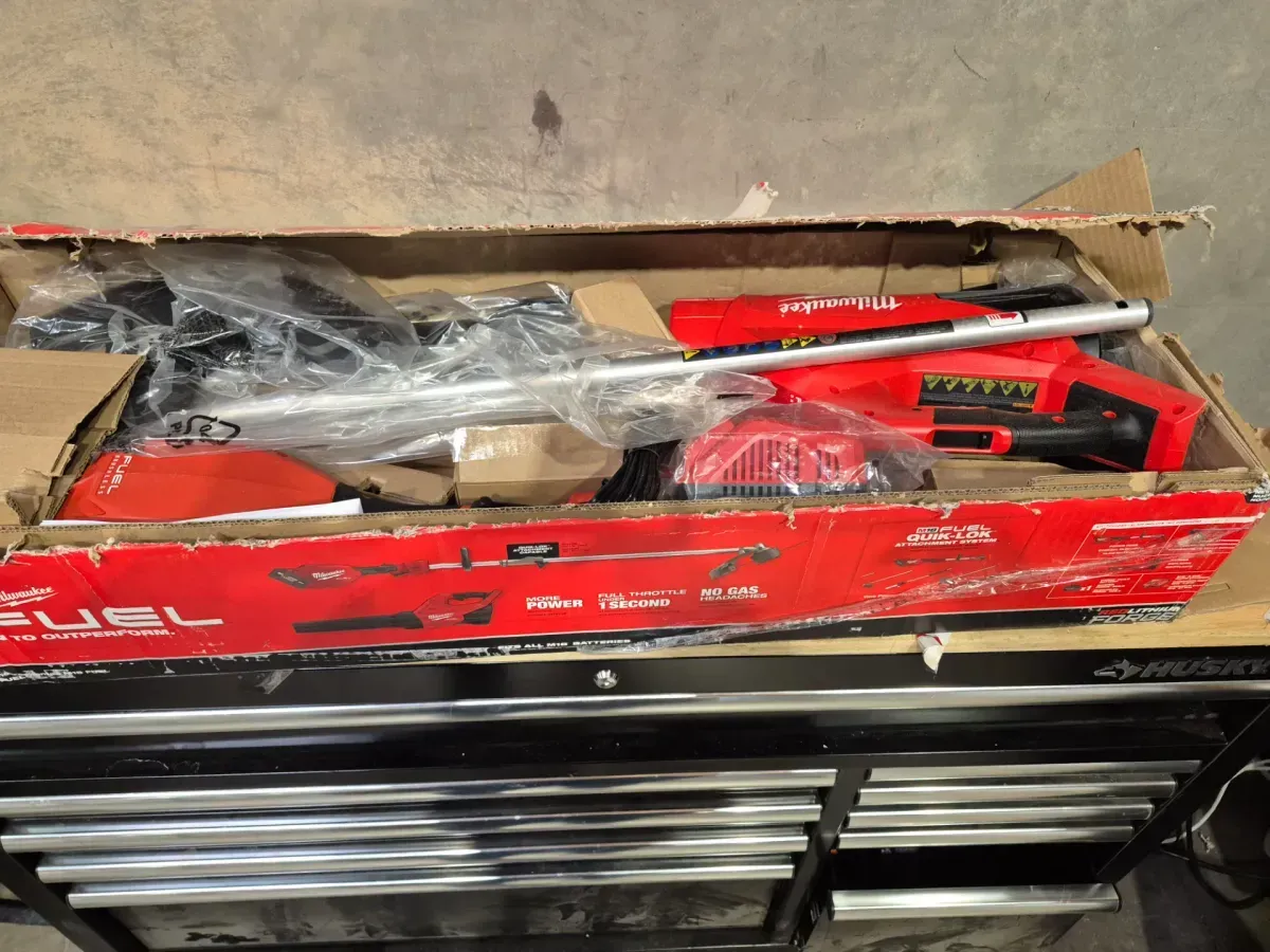 M18 FUEL 18-Volt 16 in. Brushless Cordless Electric QUIK-LOK String Trimmer/Blower Combo Kit w/8.0 Battery (2-Tool) - image 5