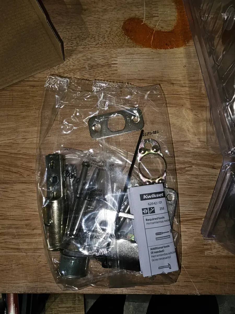 Singapore Keyed Entry Handle and Single Cylinder Deadbolt Combo Pack featuring SmartKey Security in Satin Nickel - image 3