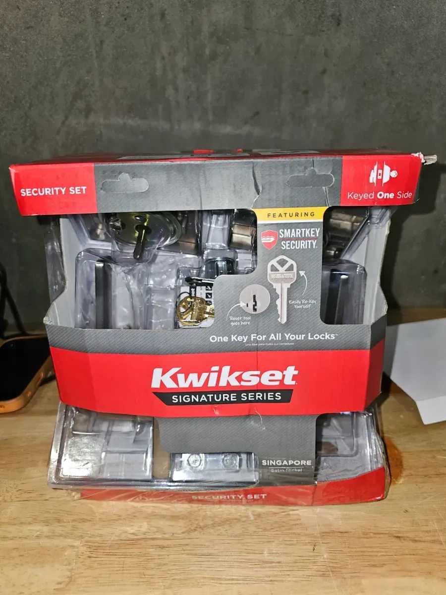 Singapore Keyed Entry Handle and Single Cylinder Deadbolt Combo Pack featuring SmartKey Security in Satin Nickel - image 5