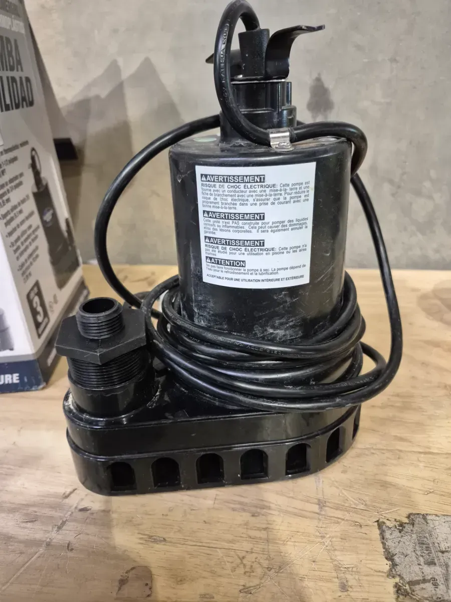1/2 HP Submersible Thermoplastic Utility Pump - image 6