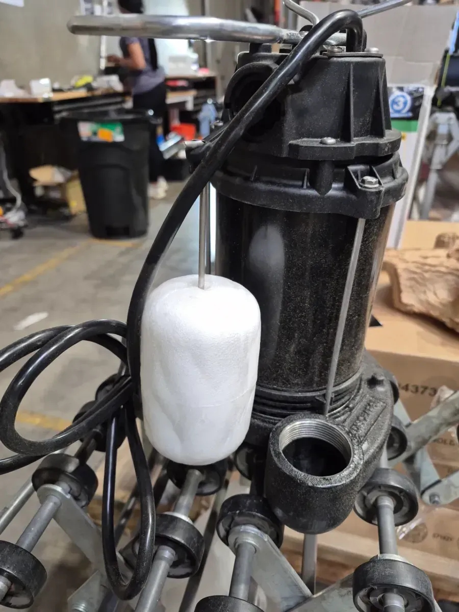 1/3 HP Cast Iron Submersible Sump Pump with Vertical Float Switch - image 5