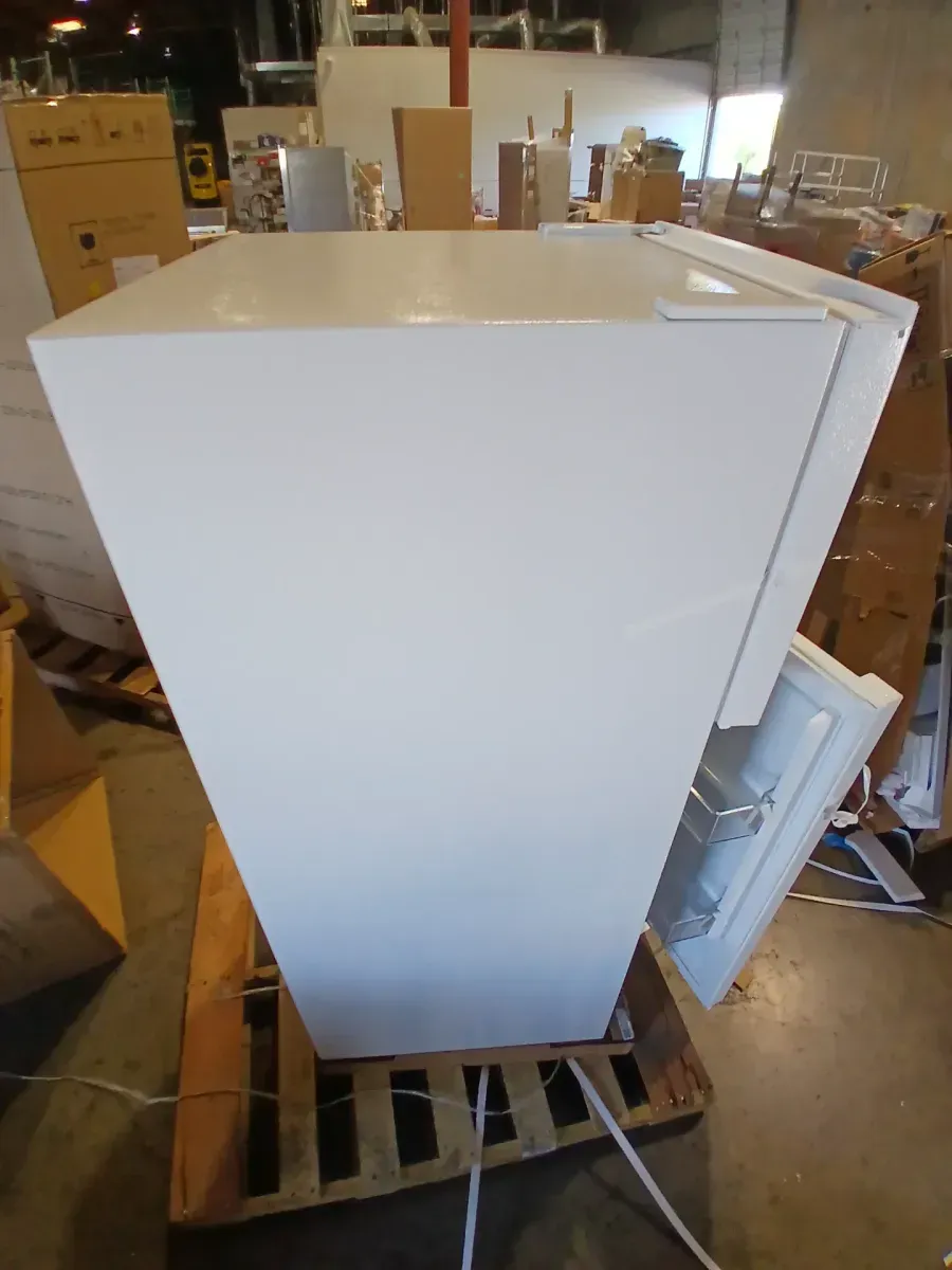 14.2 cu. ft. Top Freezer Refrigerator in White, Garage Ready - image 4