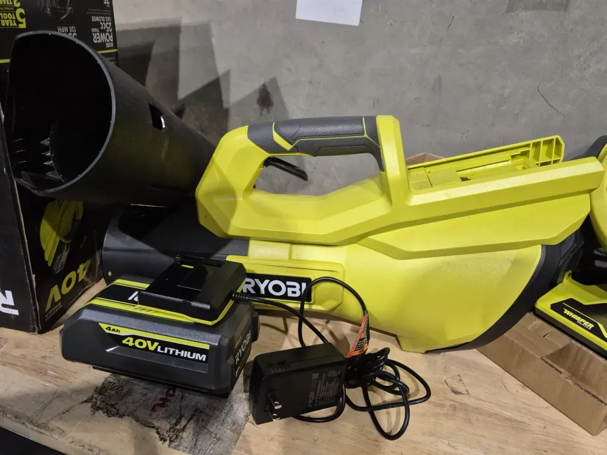40V 120 MPH 550 CFM Cordless Battery Leaf Blower With 4.0 Ah Battery and Charger - image 5
