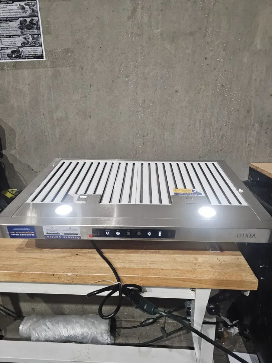 30 in. 900CFM Ducted Under Cabinet Range Hood in Stainless Steel with 3-Way Venting Removable LEDS and Gesture Control - image 4