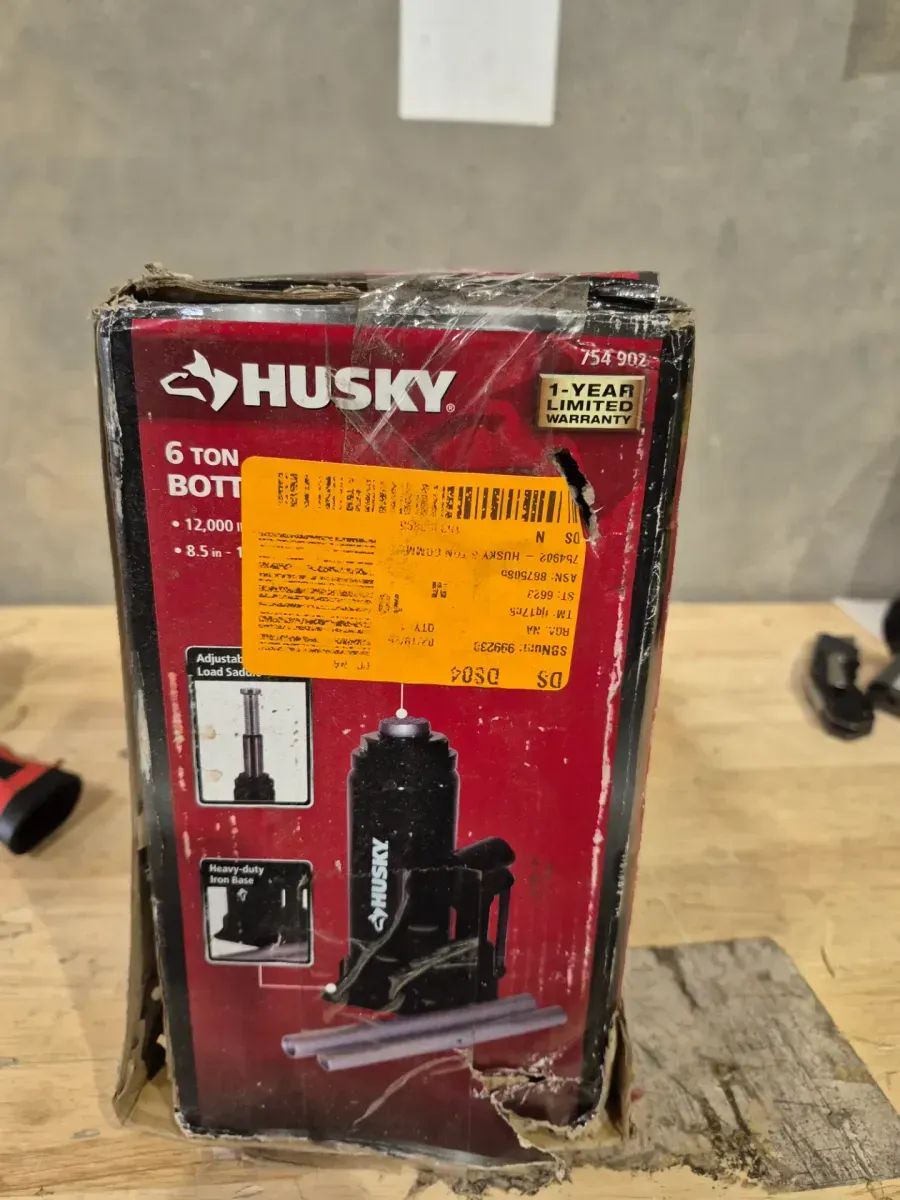 6-Ton Hydraulic Bottle Car Jack - image 2