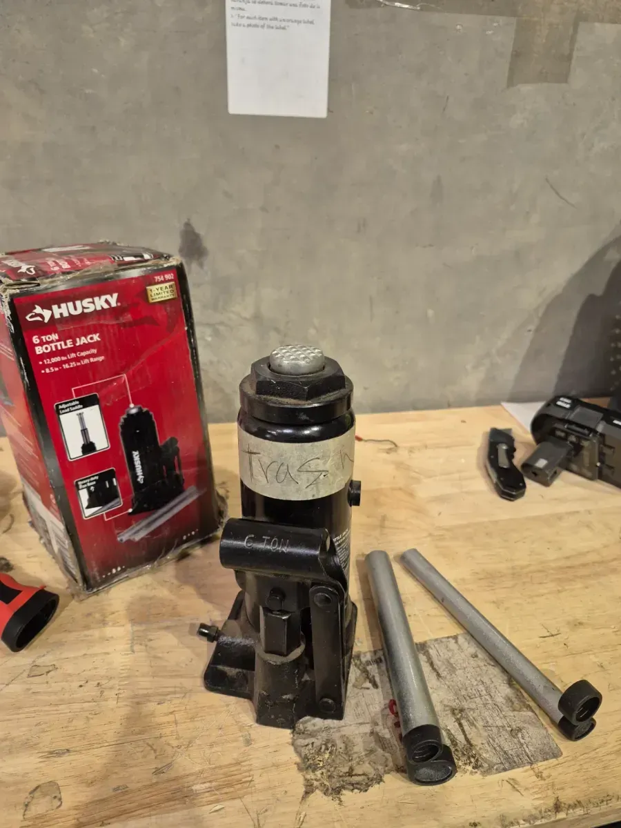 6-Ton Hydraulic Bottle Car Jack - image 4