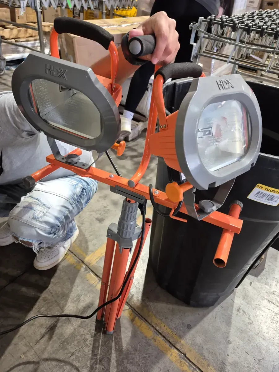 1000-Watt Halogen Twin-Head Tripod Work Light - image 2