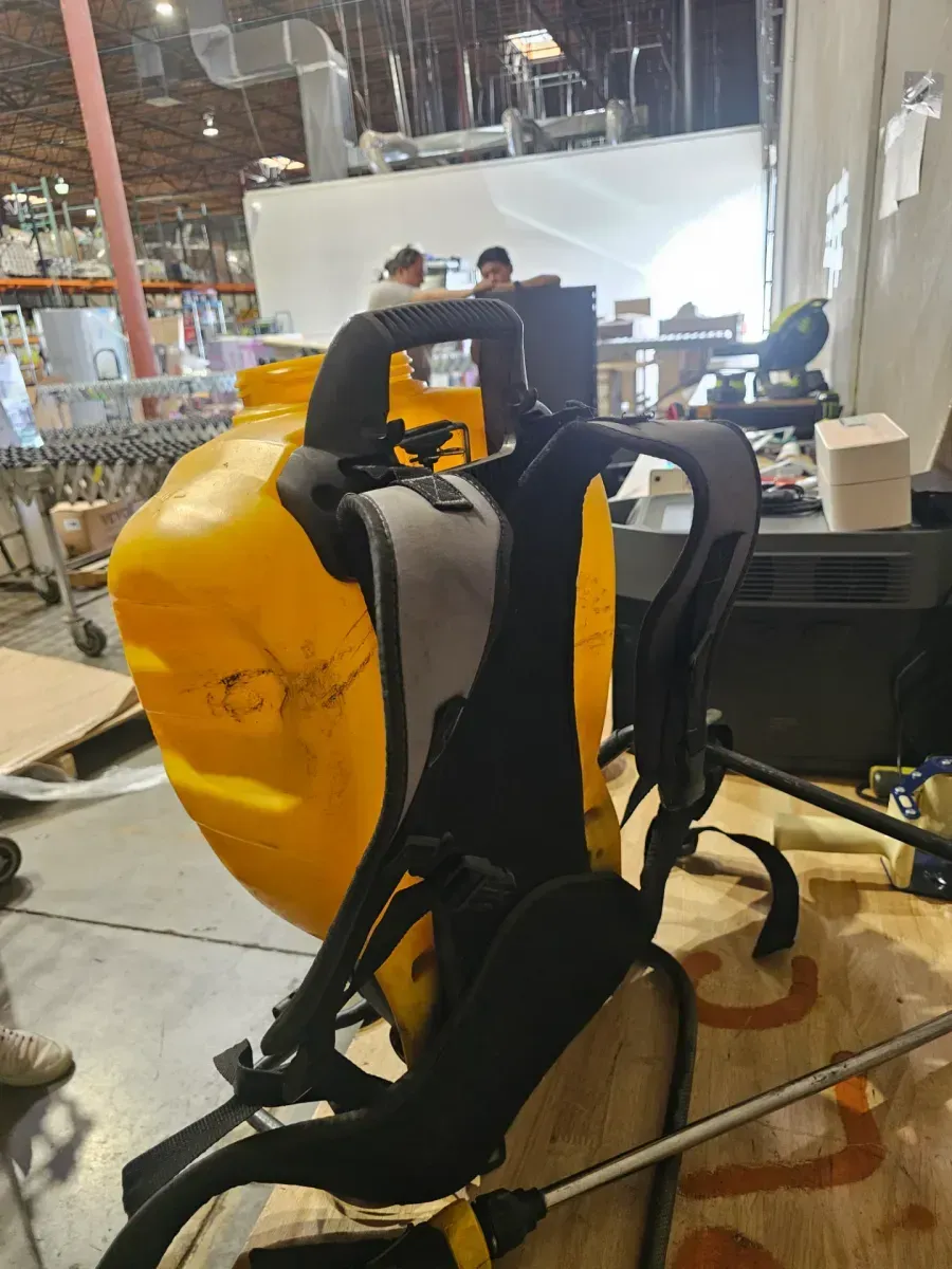 4 Gal. Backpack Sprayer - image 3
