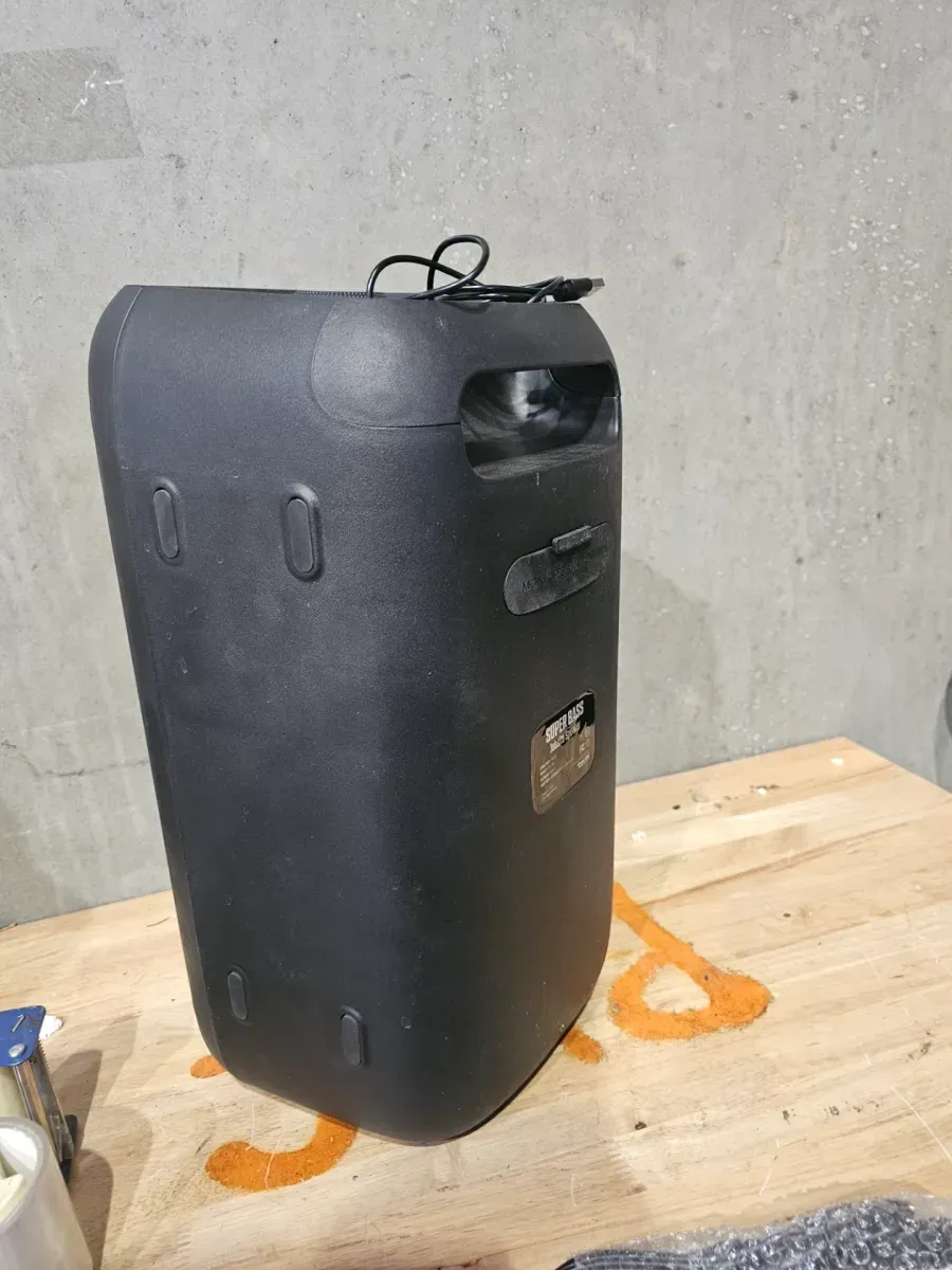 Speaker (Tzumi Super Bass Jobsite Speaker) - image 3