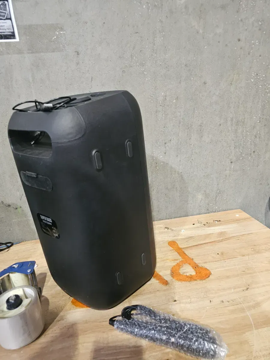 Speaker (Tzumi Super Bass Jobsite Speaker) - image 4