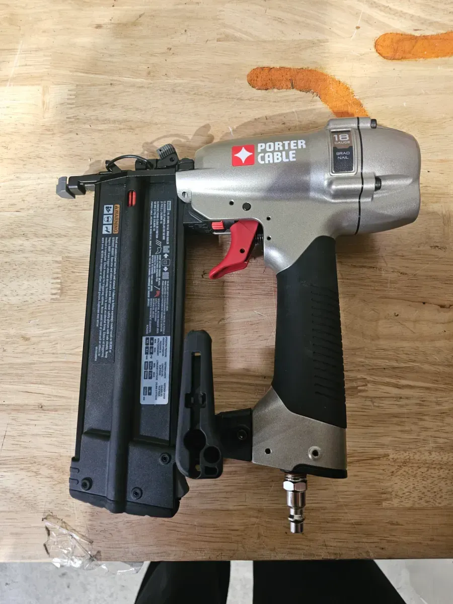 18-Gauge Pneumatic Brad Nailer Kit - image 2