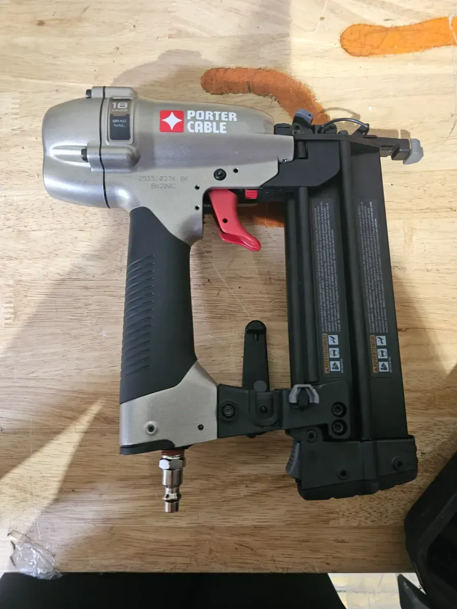 18-Gauge Pneumatic Brad Nailer Kit - image 3