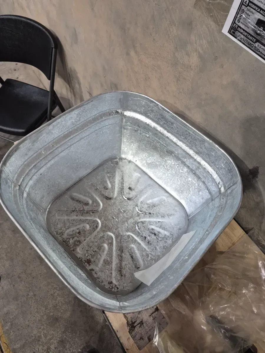 12 Gal. Hot Dipped Steel Square Tub - image 3