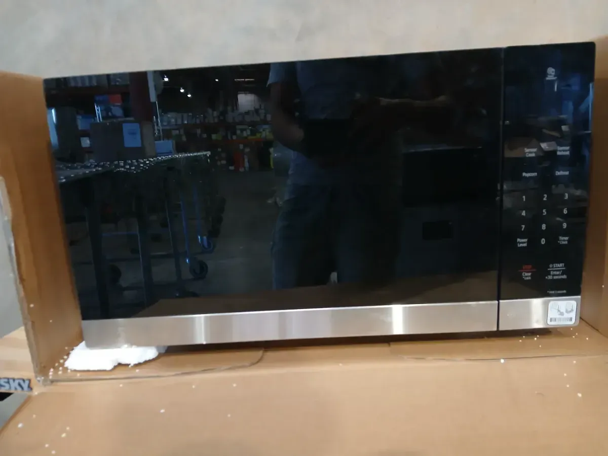 LG NeoChef 2.0 cu. ft. 1200-Watt Countertop Microwave in Stainless Steel with Smart Inverter - image 5