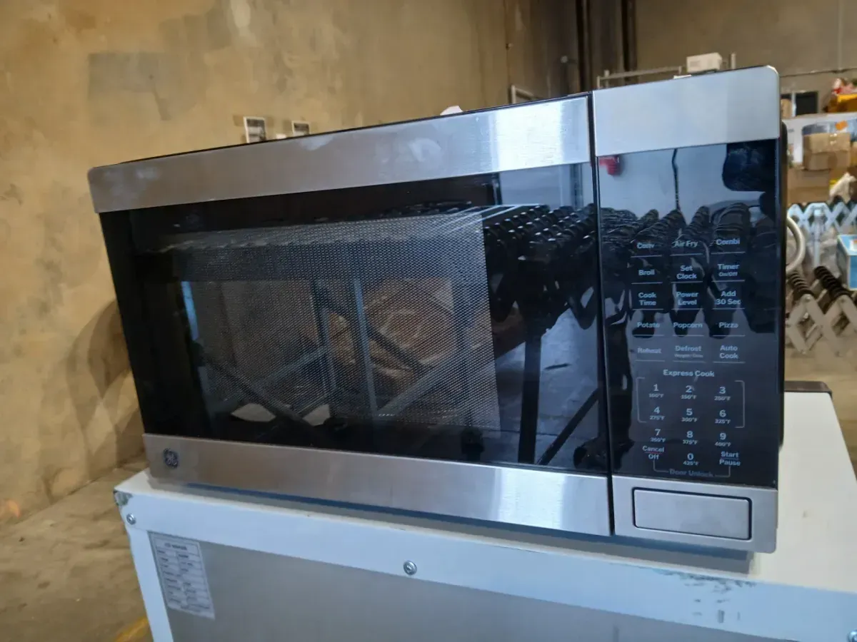 20.6 in. W 1 cu. ft. Countertop Microwave in Stainless Steel Convection with Air Fry 1050-Watt - image 3