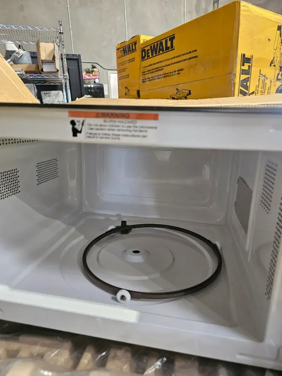 21 in. 1.1 cu. ft. 1000-Watt Countertop Microwave Oven in Fingerprint Resistant Stainless Steel and Bar handle - image 4